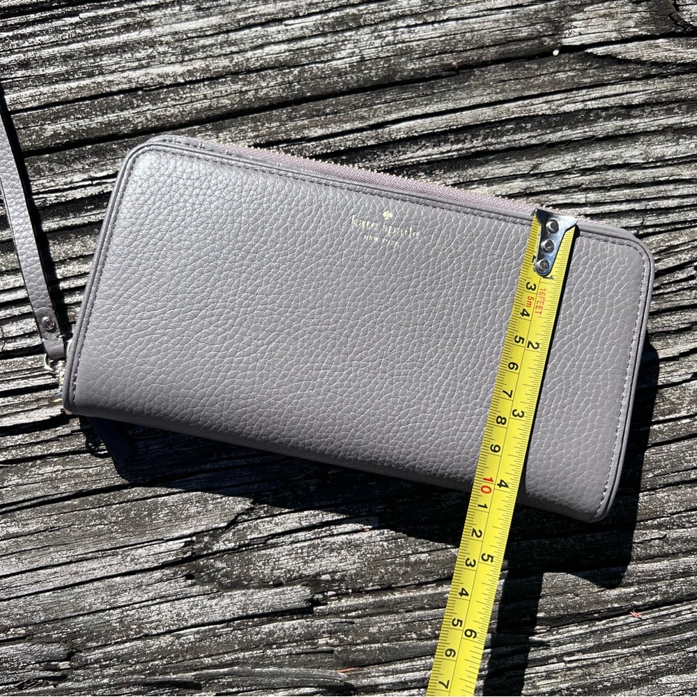 Kate Spade Wallet - Picture 2 of 9